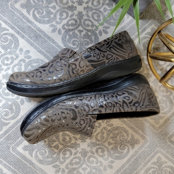 B.O.C. Howell Tooled Leather Flats Loafers Clogs Size 6.5 - Picture 8 of 16